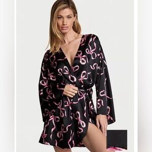 Victoria’s Secret Short Satin Robe Black Pink Bows M/L